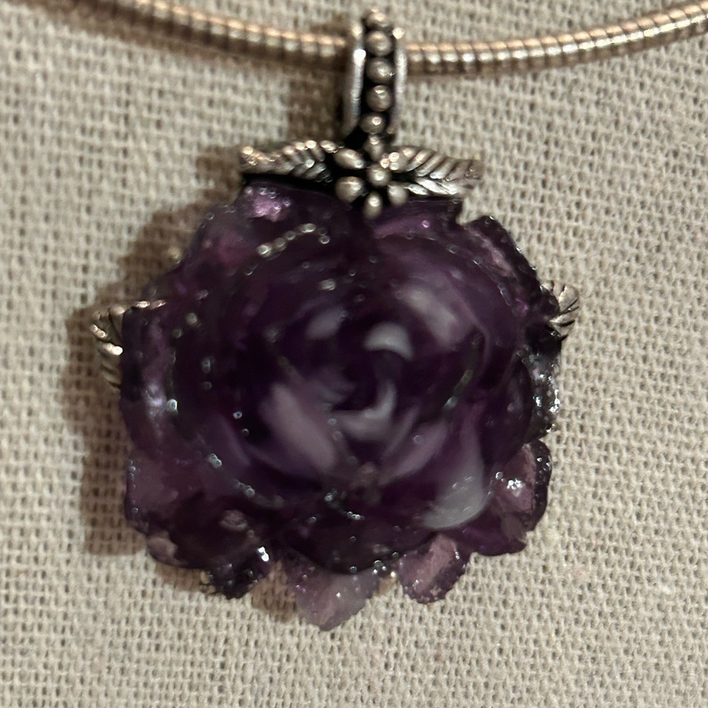 Circa 1970’s Vintage Monet 70’s purple rose choker. EUC